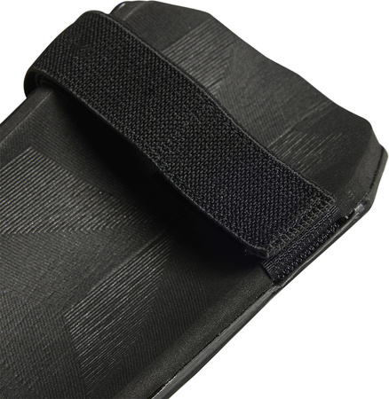 Ochraniacze piłkarskie na golenie piszczele nagolenniki Adidas Predator Training czarne HY4079