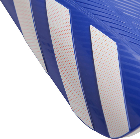 Ochraniacze piłkarskie na golenie piszczele nagolenniki adidas Tiro Club niebieskie IW3794