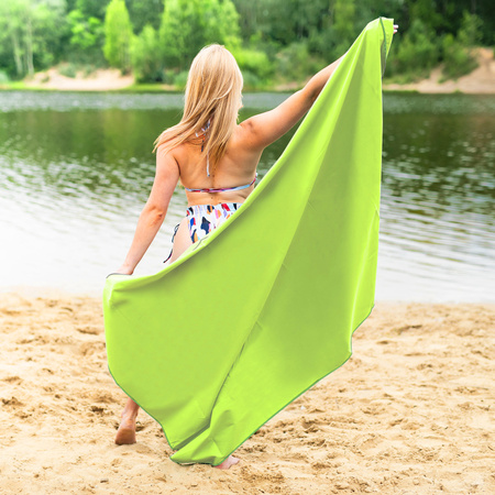 Ręcznik turystyczny z mikrofibry szybkoschnący Nils NCR12 zielony 80x100 cm