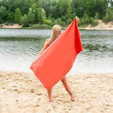 Ręcznik turystyczny z mikrofibry szybkoschnący Nils NCR11 koralowy 140x70 cm