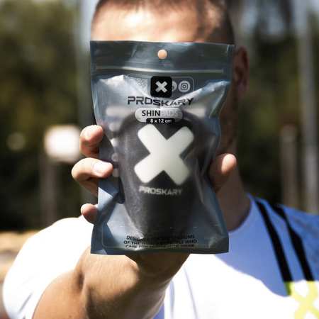 Ochraniacze piłkarskie Proskary Venom Shin Pads czarne 12x8 cm