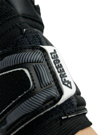 Rękawice bramkarskie Reusch Attrakt Freegel Infinity Finger Support czarne 5370730 7700