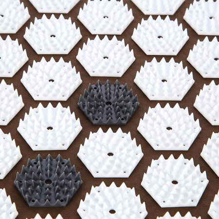 Mata do akupresury HMS AKM09 brązowa 66x41x2 cm