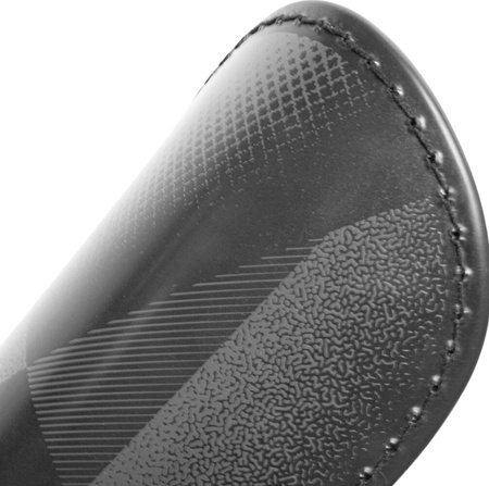 Ochraniacze piłkarskie na golenie piszczele nagolenniki Reusch Shin Guard Compact Lite czarne 5577047 7060