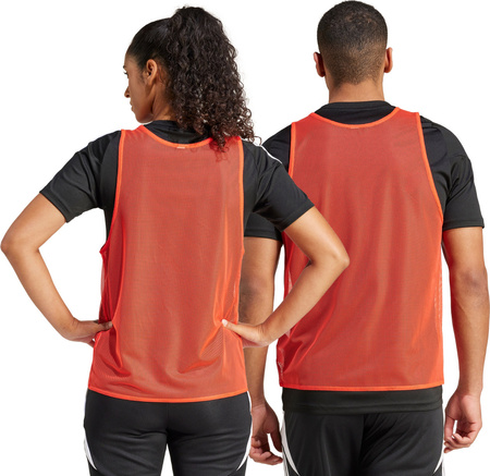 Znacznik adidas Training 24 BIB koralowy JF3245