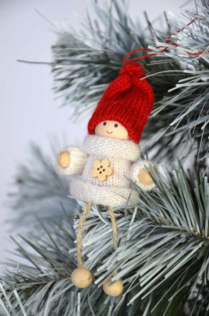 Zawieszka laleczka z guziczkiem boy