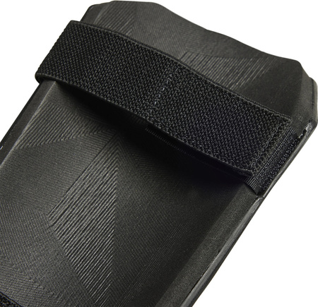 Ochraniacze piłkarskie na golenie piszczele nagolenniki Adidas Predator Training czarne HY4078