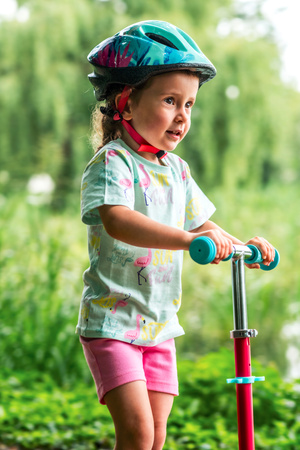 Dziecięcy kask rowerowy na rolki hulajnogę Coolslide Swish rozmiar S 48–52 cm