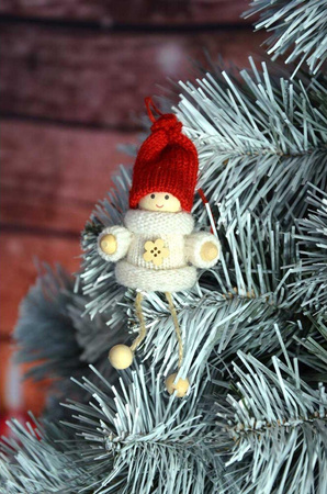 Zawieszka laleczka z guziczkiem boy