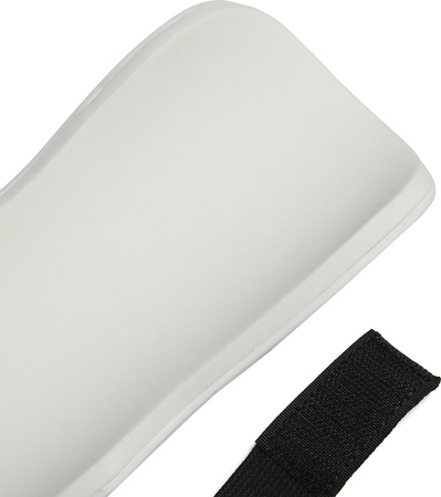 Ochraniacze piłkarskie na golenie piszczele nagolenniki adidas Tiro Club Shin Guards biało-czarne HN5600