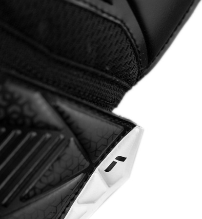 Rękawice bramkarskie Reusch Attrakt Resist Junior czarne 5572615 7700