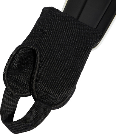 Ochraniacze piłkarskie na golenie piszczele nagolenniki dla dzieci adidas Messi Match srebrne JV5240