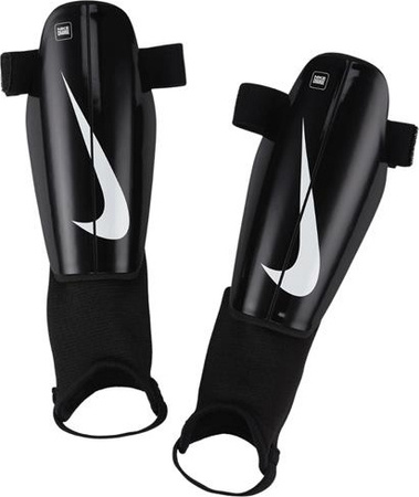 Ochraniacze piłkarskie na golenie piszczele nagolenniki dla dzieci Nike Charge czarne DX4610 010