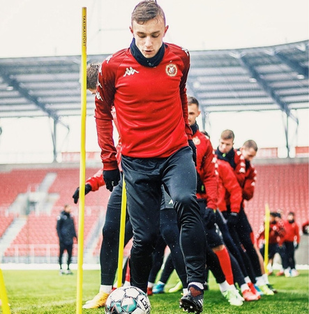 Tyczka treningowa Yakima Sport metalowa końcówka 1,6 m niebieska 100646