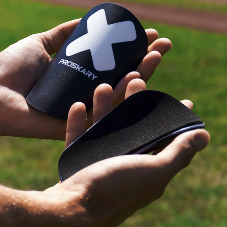 Ochraniacze piłkarskie Proskary Venom Shin Pads czarne 12x8 cm