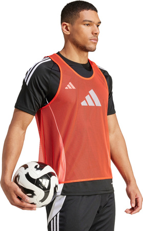 Znacznik adidas Training 24 BIB koralowy JF3245