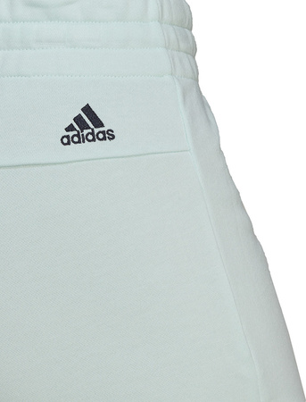 Spodenki damskie adidas Essentials Slim Logo Shorts turkusowe HE9363