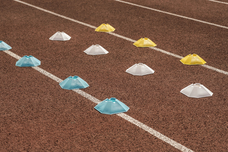 Pachołki treningowe zestaw znaczniki talerzyki Huari Conise x12