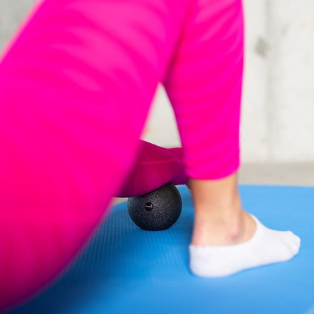 Piłka do masażu pojedyncza czarna HMS BLM01 12cm