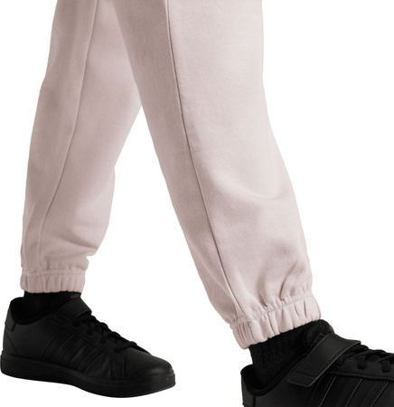 Spodnie dla dzieci adidas Essentials Small Logo Feel Cozy Fleece różowe JF8746